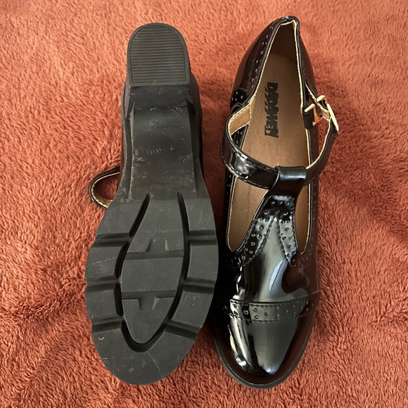 DADAWEN Women's Chunky Low Block Heels Mary Jane Closed Toe Work Pumps - Picture 3 of 3